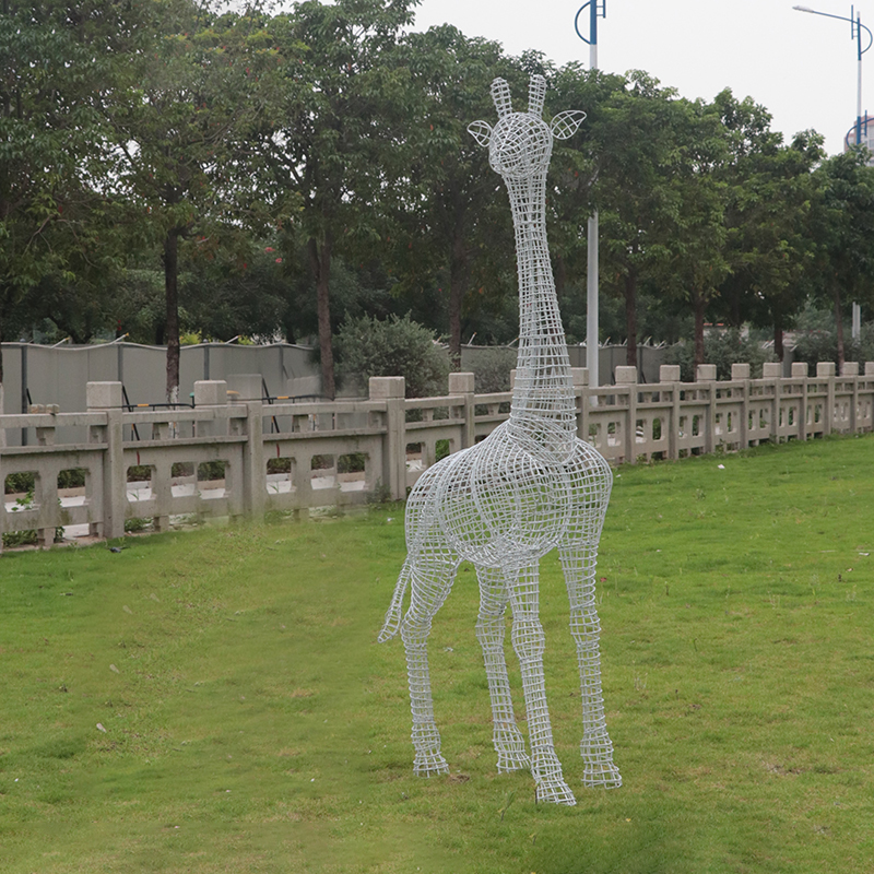 不銹鋼鏤空長頸鹿雕塑