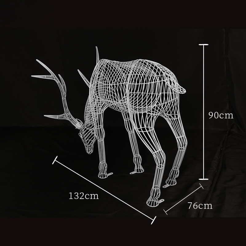 低頭麋鹿鏤空不銹鋼雕塑