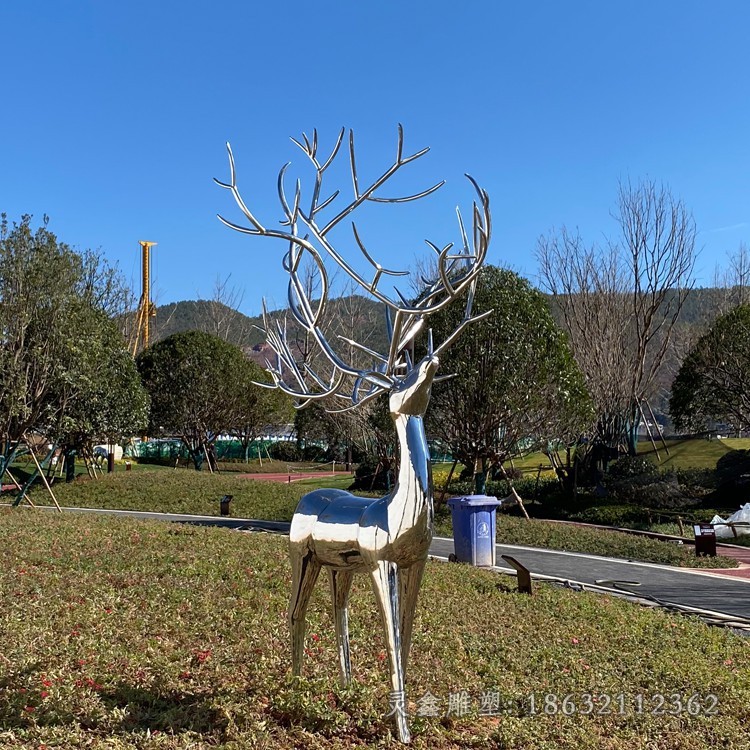 抬頭鹿公園不銹鋼景觀雕塑