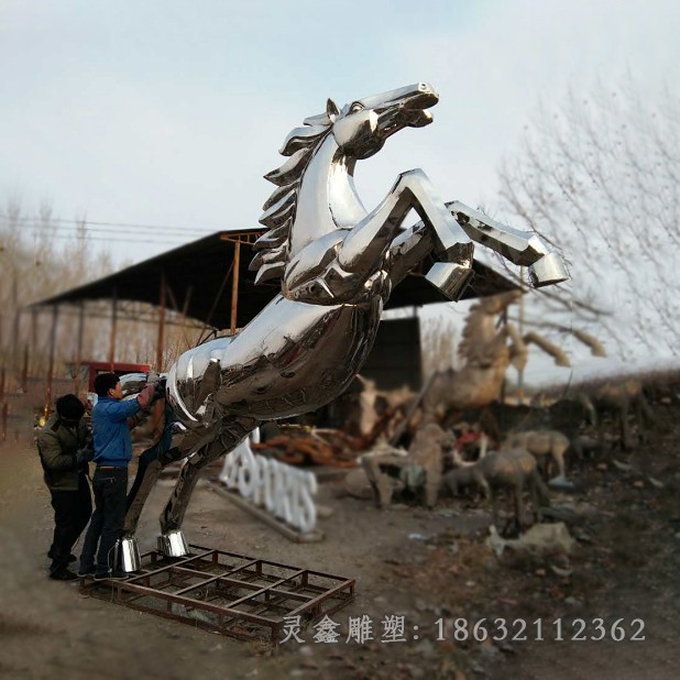 不銹鋼鏡面奔馬城市雕塑