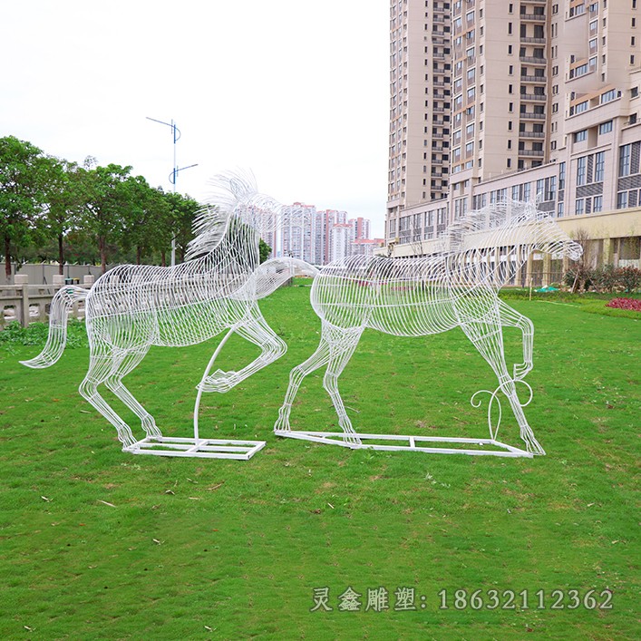 不銹鋼鏤空奔跑馬公園雕塑