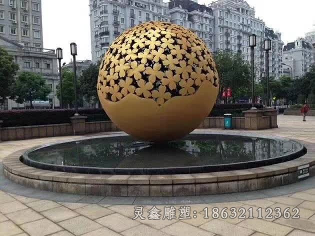 不銹鋼鏤空球景觀街邊雕塑