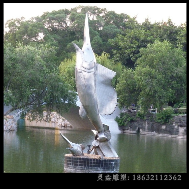 不銹鋼鏡面鯊魚(yú)公園雕塑