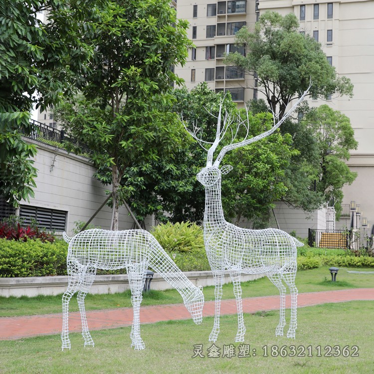 不銹鋼鐵藝鏤空鹿小區(qū)雕塑