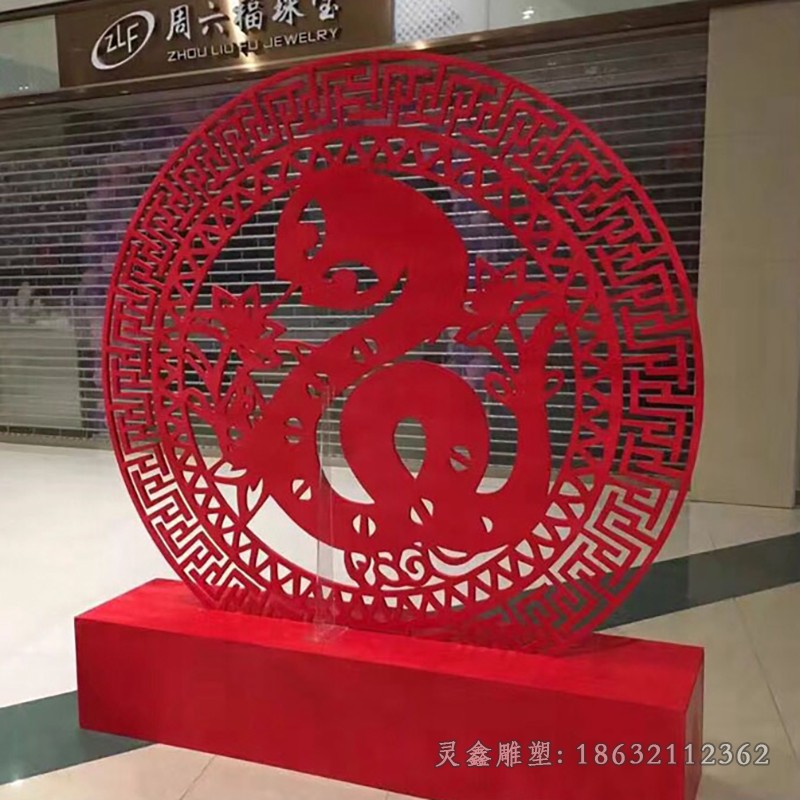 不銹鋼鏤空彩繪標(biāo)志雕塑