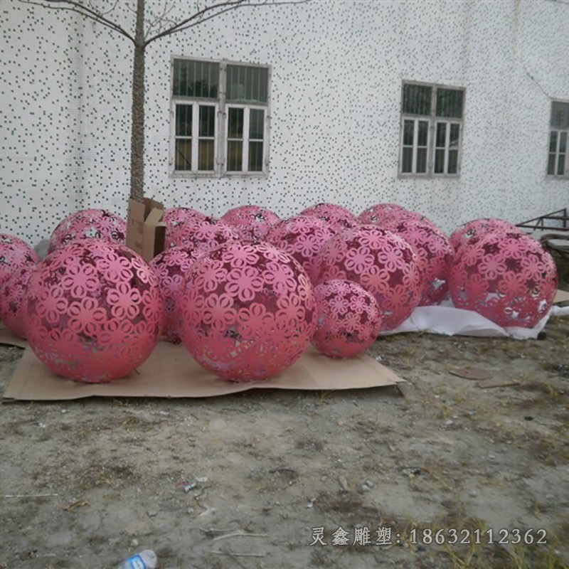 不銹鋼公園鏤空球彩繪雕塑