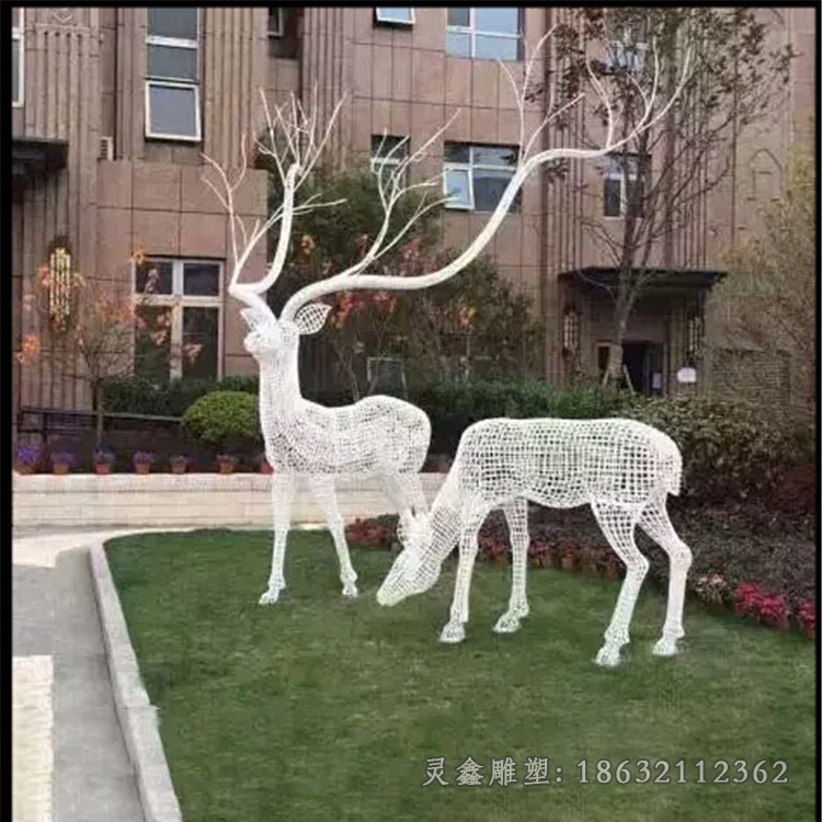 不銹鋼站姿鏤空鹿校園雕塑