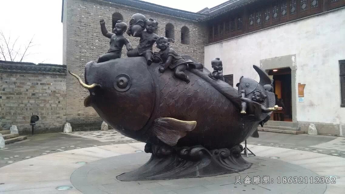 小孩騎魚(yú)景觀標(biāo)志銅雕